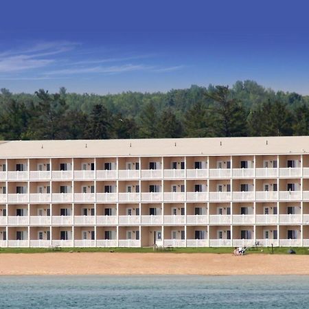 Mackinaw Beach And Bay Inn & Suites Маккино Сити Экстерьер фото