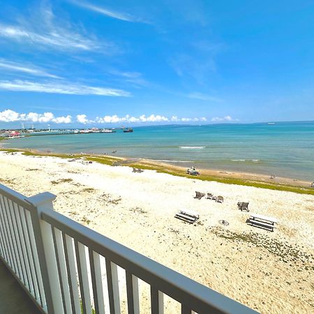 Mackinaw Beach And Bay Inn & Suites Маккино Сити Экстерьер фото