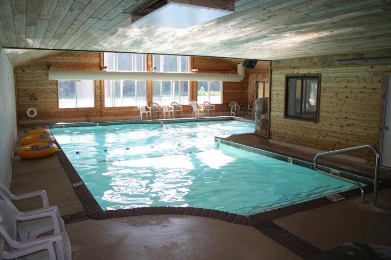 Mackinaw Beach And Bay Inn & Suites Маккино Сити Экстерьер фото
