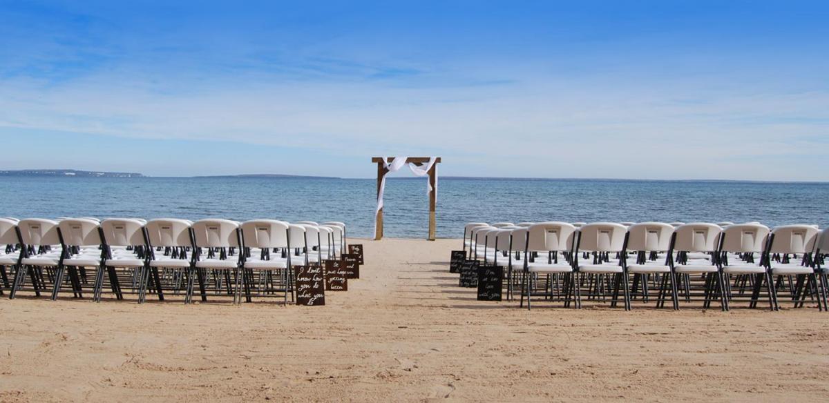 Mackinaw Beach And Bay Inn & Suites Маккино Сити Экстерьер фото