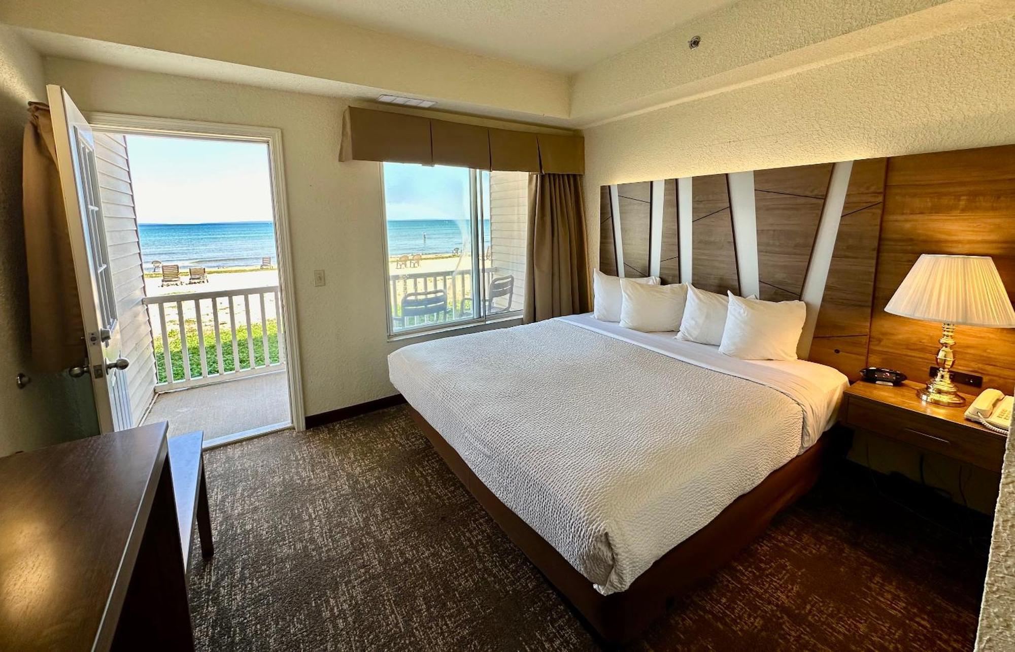 Mackinaw Beach And Bay Inn & Suites Маккино Сити Экстерьер фото