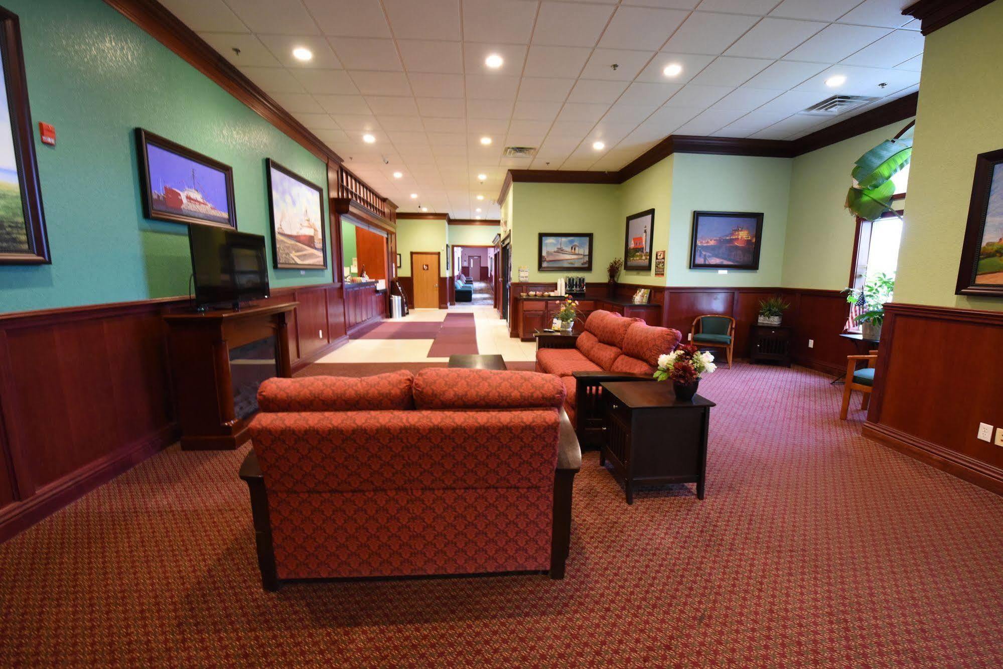 Mackinaw Beach And Bay Inn & Suites Маккино Сити Экстерьер фото